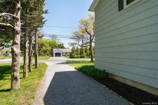 22 W End Avenue, East Quogue, NY 11942