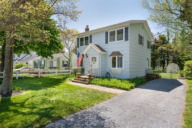 22 W End Avenue, East Quogue, NY 11942