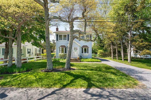 22 W End Avenue, East Quogue, NY 11942