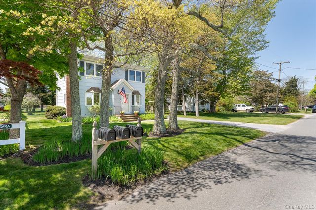 22 W End Avenue, East Quogue, NY 11942
