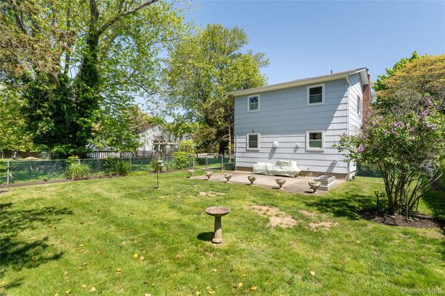 22 W End Avenue, East Quogue, NY 11942