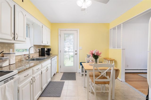 22 W End Avenue, East Quogue, NY 11942