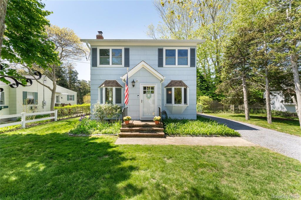22 W End Avenue, East Quogue, NY 11942