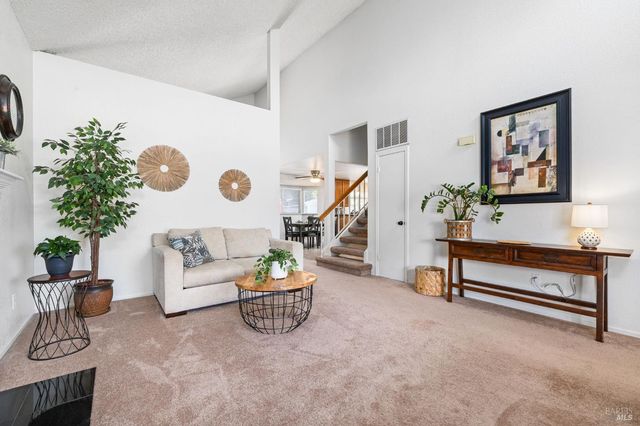 2344 Donahue Ave, Santa Rosa, CA 95401