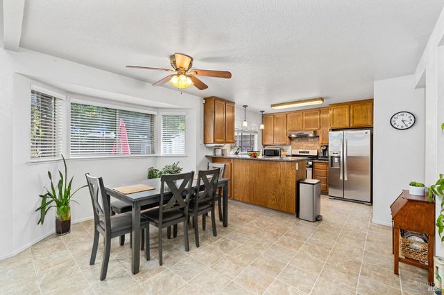 2344 Donahue Ave, Santa Rosa, CA 95401