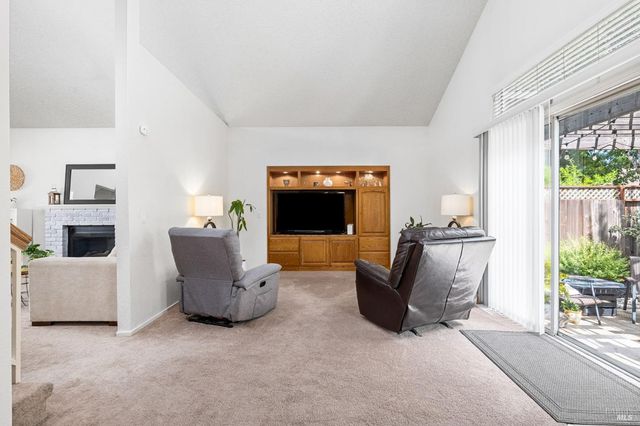 2344 Donahue Ave, Santa Rosa, CA 95401