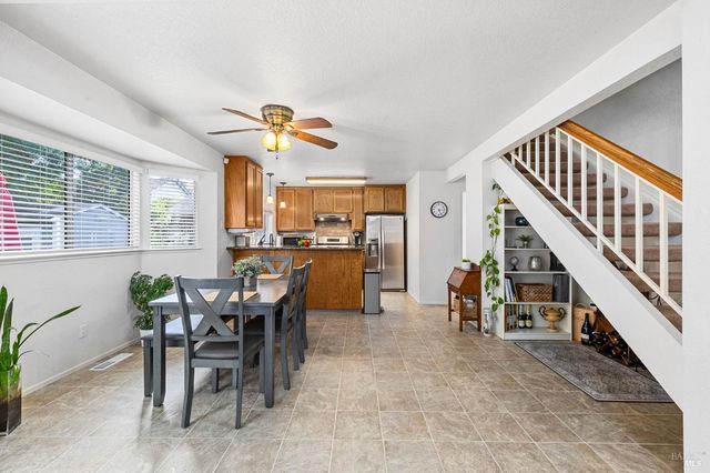 2344 Donahue Ave, Santa Rosa, CA 95401