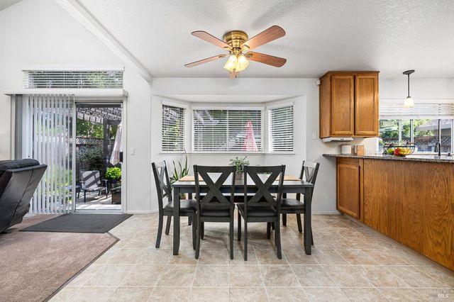 2344 Donahue Ave, Santa Rosa, CA 95401