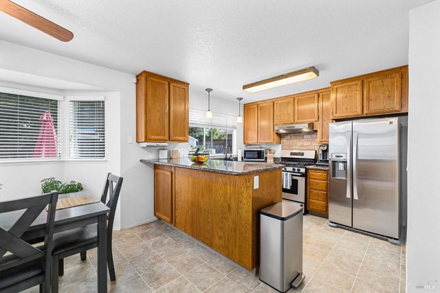 2344 Donahue Ave, Santa Rosa, CA 95401