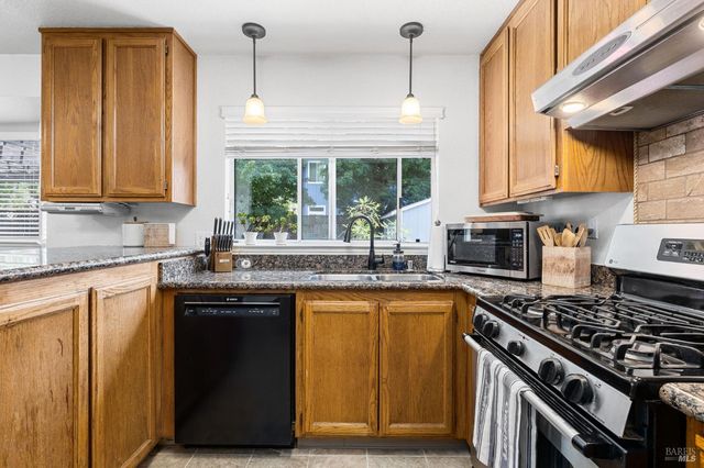 2344 Donahue Ave, Santa Rosa, CA 95401