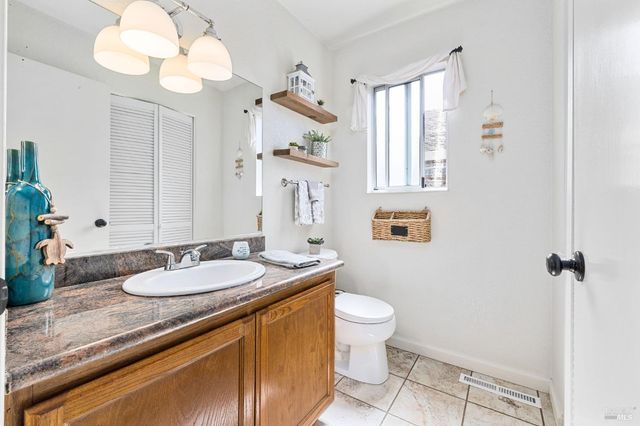 2344 Donahue Ave, Santa Rosa, CA 95401