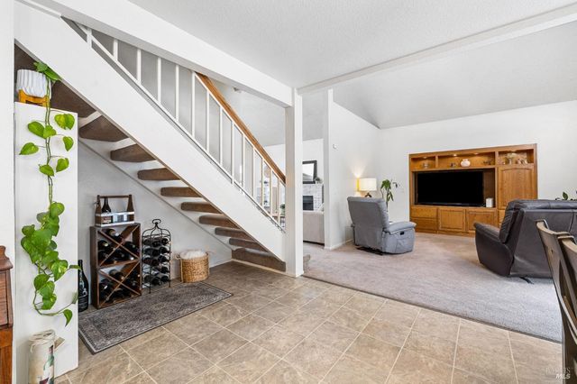 2344 Donahue Ave, Santa Rosa, CA 95401