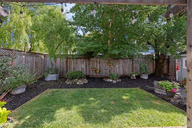 2344 Donahue Ave, Santa Rosa, CA 95401