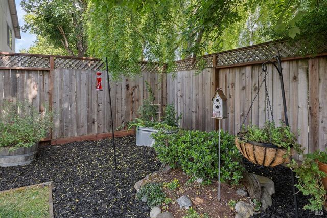 2344 Donahue Ave, Santa Rosa, CA 95401