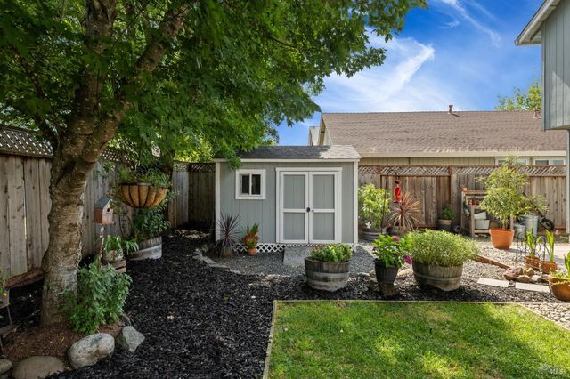2344 Donahue Ave, Santa Rosa, CA 95401
