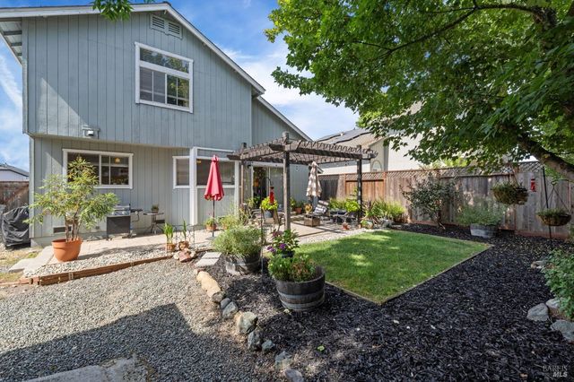 2344 Donahue Ave, Santa Rosa, CA 95401