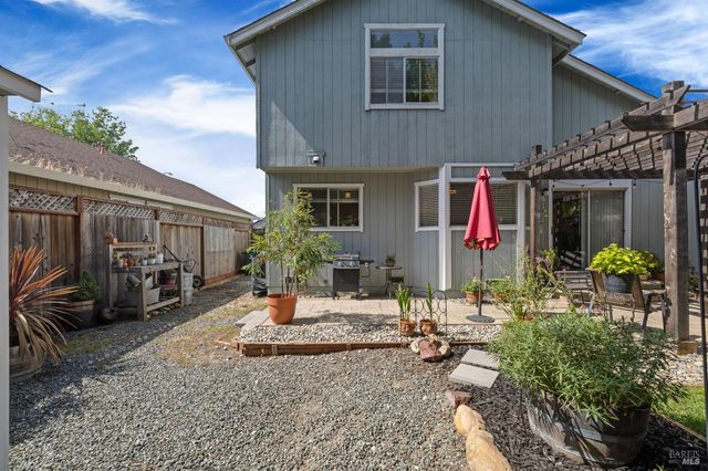 2344 Donahue Ave, Santa Rosa, CA 95401