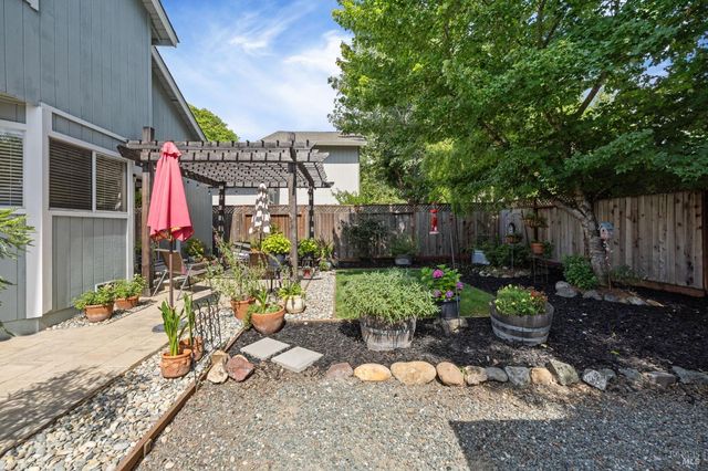 2344 Donahue Ave, Santa Rosa, CA 95401