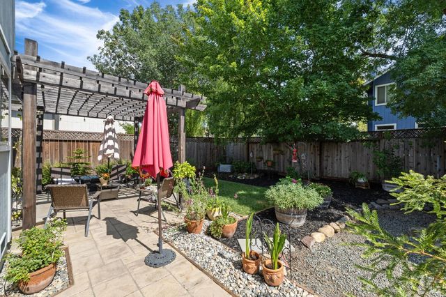 2344 Donahue Ave, Santa Rosa, CA 95401