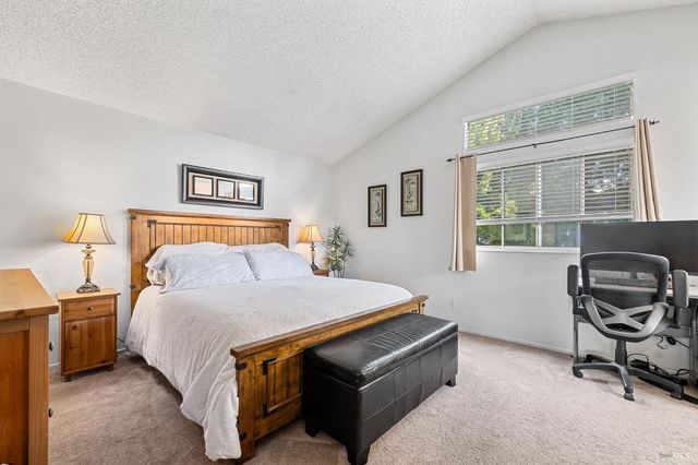 2344 Donahue Ave, Santa Rosa, CA 95401