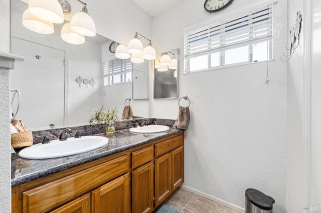 2344 Donahue Ave, Santa Rosa, CA 95401