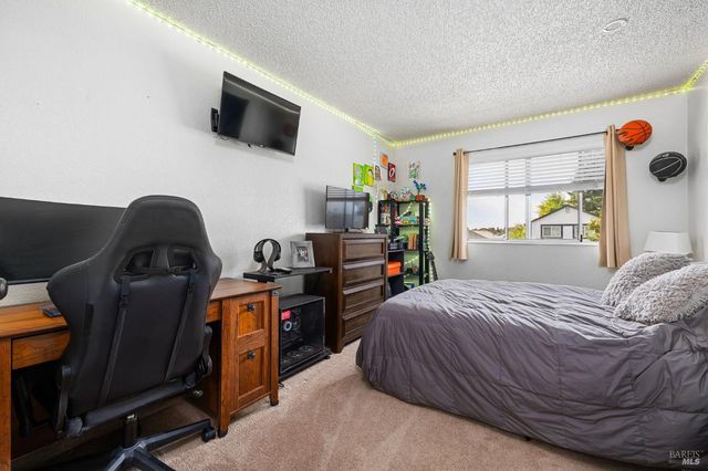 2344 Donahue Ave, Santa Rosa, CA 95401