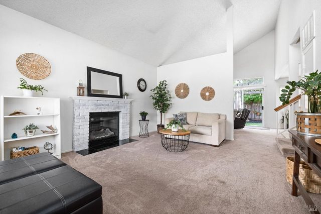 2344 Donahue Ave, Santa Rosa, CA 95401
