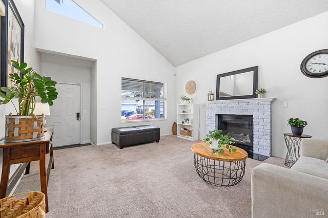 2344 Donahue Ave, Santa Rosa, CA 95401