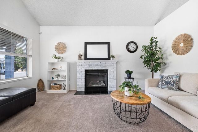 2344 Donahue Ave, Santa Rosa, CA 95401