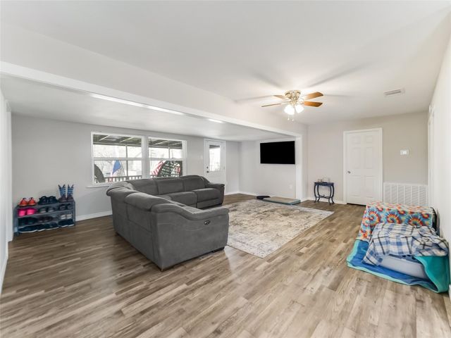 157 Lakeview Drive S, Livingston, TX 77351