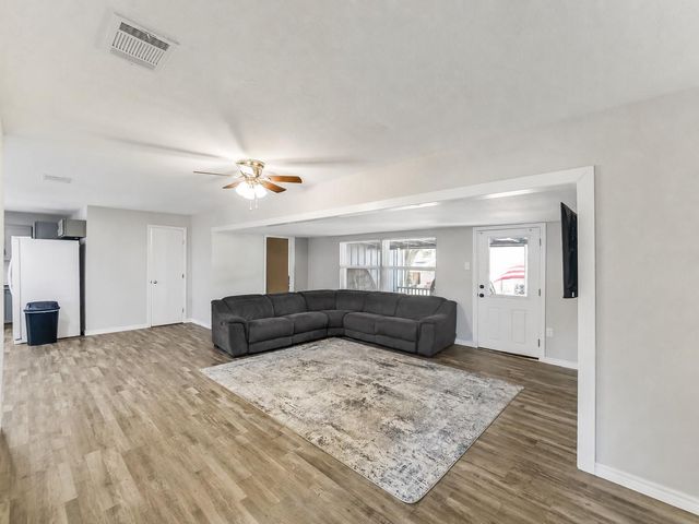157 Lakeview Drive S, Livingston, TX 77351