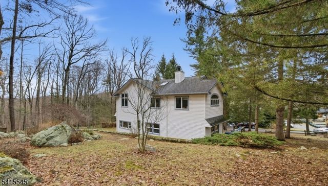 4 Emmet Roche Dr, Montville Twp., NJ 07005