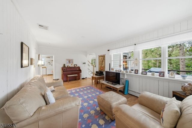 4 Emmet Roche Dr, Montville Twp., NJ 07005