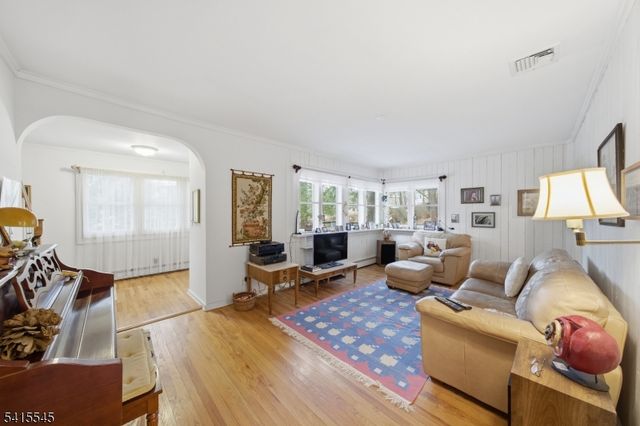 4 Emmet Roche Dr, Montville Twp., NJ 07005