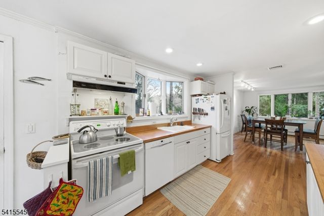 4 Emmet Roche Dr, Montville Twp., NJ 07005