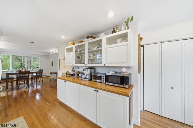 4 Emmet Roche Dr, Montville Twp., NJ 07005