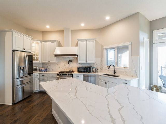 1885 Glen Oaks Drive, West Des Moines, IA 50266