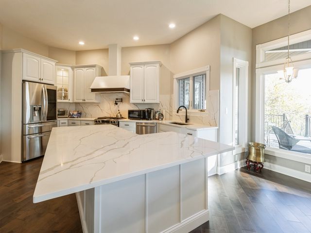 1885 Glen Oaks Drive, West Des Moines, IA 50266