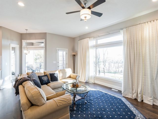 1885 Glen Oaks Drive, West Des Moines, IA 50266