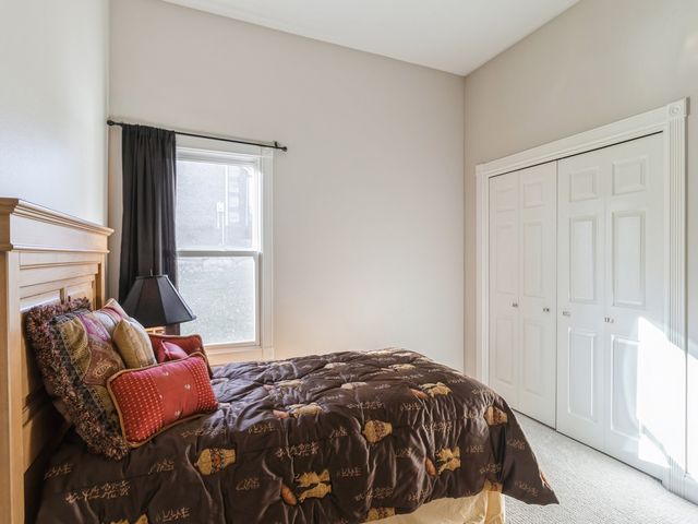 1885 Glen Oaks Drive, West Des Moines, IA 50266