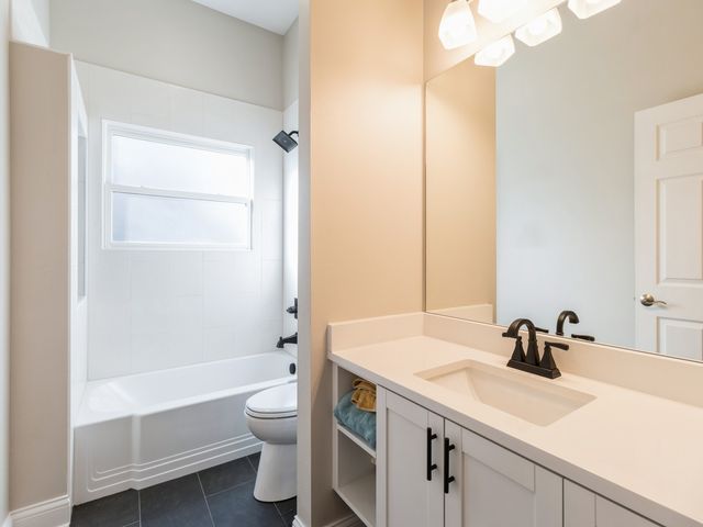 1885 Glen Oaks Drive, West Des Moines, IA 50266