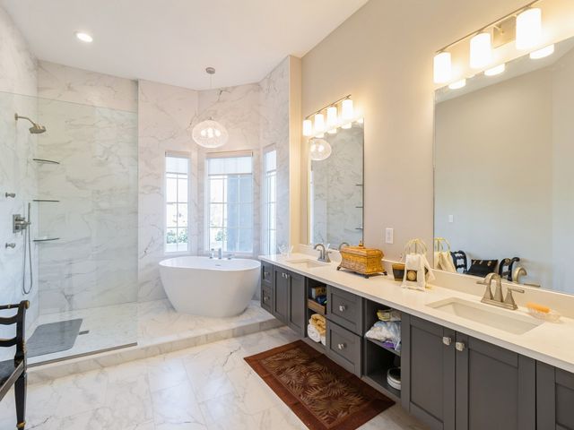 1885 Glen Oaks Drive, West Des Moines, IA 50266
