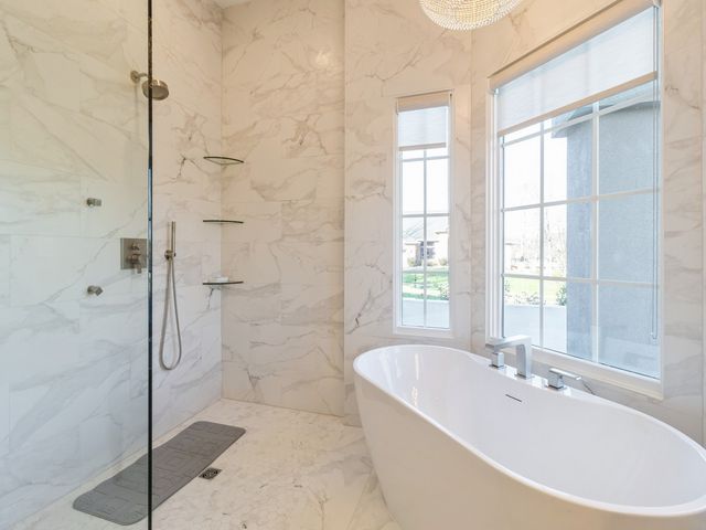 1885 Glen Oaks Drive, West Des Moines, IA 50266