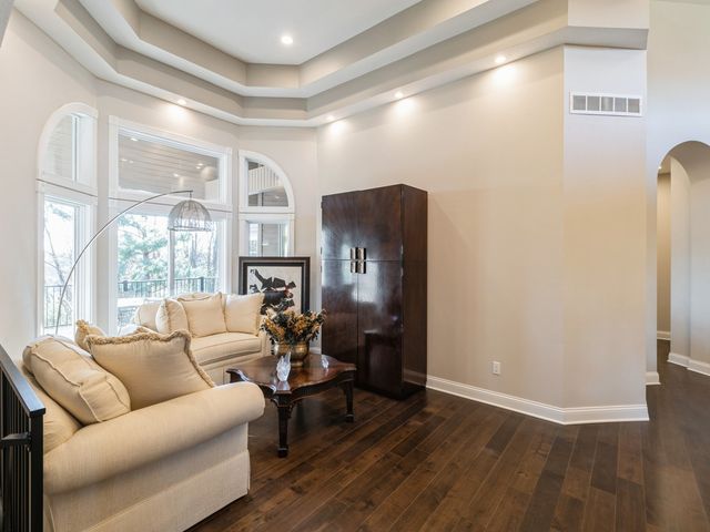 1885 Glen Oaks Drive, West Des Moines, IA 50266