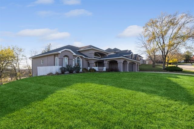 1885 Glen Oaks Drive, West Des Moines, IA 50266
