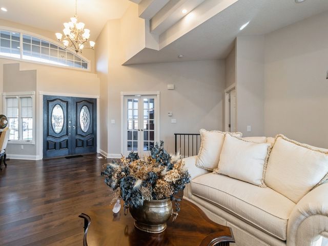 1885 Glen Oaks Drive, West Des Moines, IA 50266