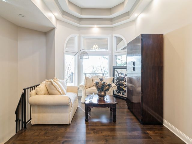 1885 Glen Oaks Drive, West Des Moines, IA 50266