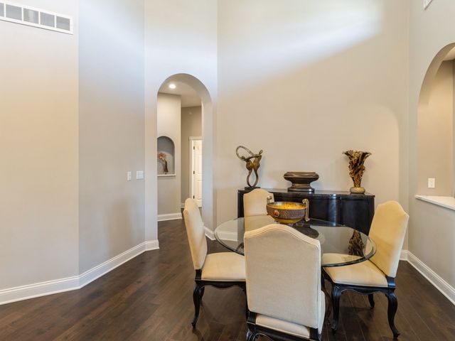 1885 Glen Oaks Drive, West Des Moines, IA 50266