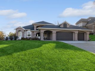 1885 Glen Oaks Drive, West Des Moines, IA 50266