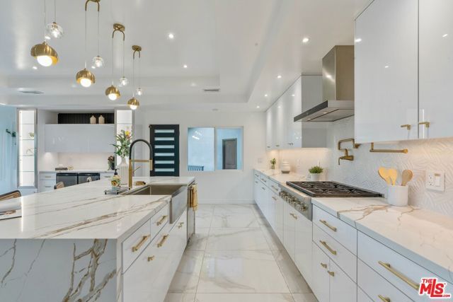 4854 Brewster Drive, Tarzana (los Angeles), CA 91356